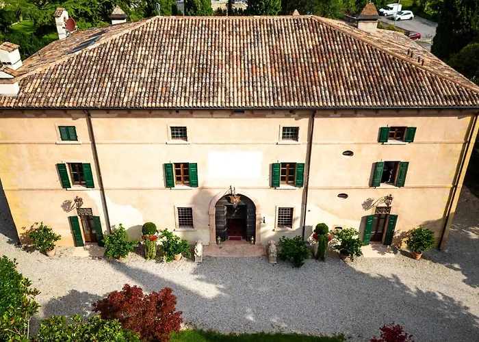 Carrara Bed & Breakfast *